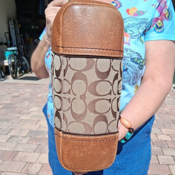 COACH Vintage Chelsea Turnlock Hobo Handbag (10981) w/Original Box and Dust Bag - Picture 11 of 16